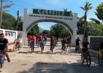 Implementa proximidad social con deporte el Batallón de Petatlán