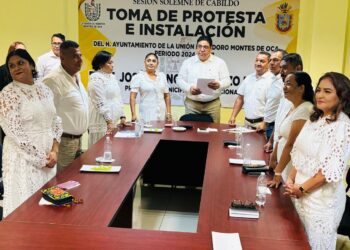 Presidente Francisco Suazo toma protesta a directores y jefes de área