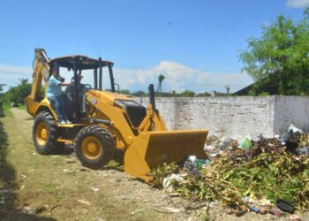 Gobierno municipal de Petatlán, continua con el saneamiento para reactivación de las rutas de recolección de basura