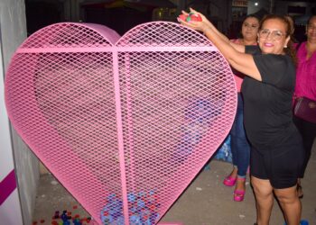 Recolectan tapas de plástico en compaña Corazón Rosa