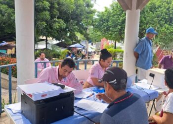 Población de La Unión está aprovechando servicios médicos que envió el gobierno de Guerrero