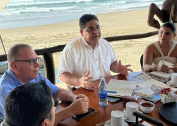 Presidente se reúne con prestadores de servicios turísticos de Troncones
