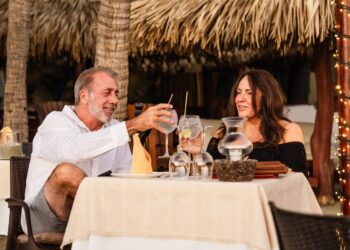 Turistas nacionales se integran a la celebración de Día de Acción de Gracias en Zihuatanejo