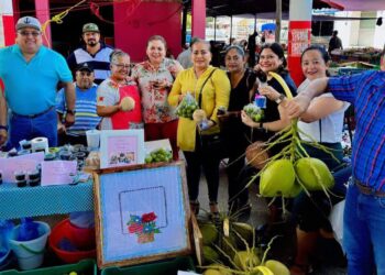 Con el apoyo del alcalde José Francisco Suazo inauguran primer Tianguis Campesino con productos orgánicos en La Unión