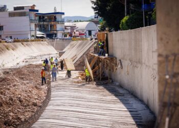 Supervisa Evelyn Salgado la rehabilitación de encauzamiento del Río Huacapa, presenta un avance del 64 por ciento