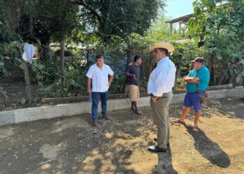 Supervisa alcalde José Francisco Suazo Espino obra de pavimentación en Lagunillas