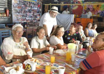 Recorre Colibrí de Plata el puerto de Acapulco