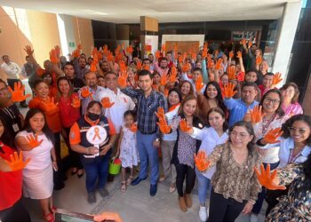 Concluyen los 16 días de activismo con la actividad “Plasma tu huella y pinta el mundo de naranja”