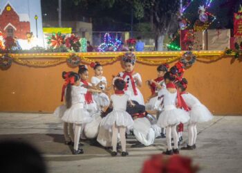 Promovido por el alcalde José Francisco Suazo Espino se lleva a cabo el encendido del árbol navideño en la cabecera municipal de La Unión