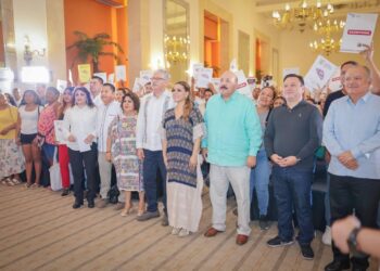 Otorga Evelyn Salgado certeza jurídica a 500 familias de Acapulco con la entrega de títulos de propiedad de vivienda