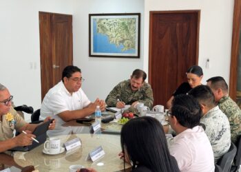 Alcalde de La Unión, Francisco Suazo, participa en Mesa de Seguridad Regional en Zihuatanejo