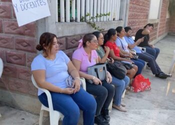 Secundaria de Petatlán se suma a paro de la CETEG