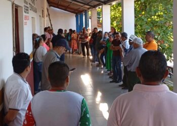 Maestros del SUSPEG se manifiestan en Agencia Fiscal de Tecpan