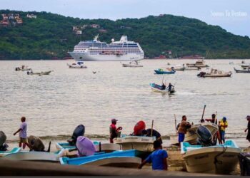 Comerciantes de Zihuatanejo piden más cruceros para el puerto