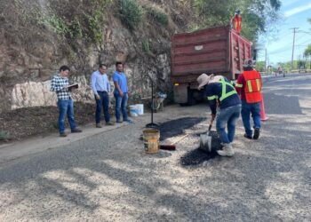 Gobierno de La Unión comienza bacheo en carreteras del municipio 