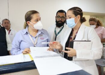 Supervisa la titular de la SSG, Alondra García Unidad de Hemodiálisis del Hospital de Zihuatanejo
