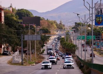 Refuerza gobernadora Evelyn Salgado la seguridad en la Autopista del Sol ante el retorno masivo de turistas