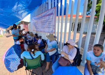 Magisterio mantiene protestas en Petatlán y Zihuatanejo