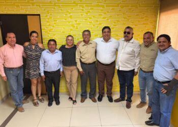 Se reúne Francisco Suazo con maestros de La Unión, para atender diversas gestiones en el rubro educativo