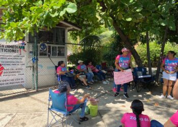 Maestros de Educación Especial retoman labores, tras acuerdos con la SEG