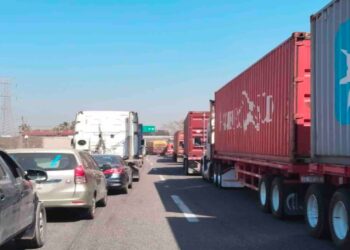 Sigue congestión de tráileres en la carretera en El Naranjito; la GN no agiliza, dicen vecinos