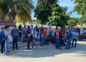 Maestros de la CETEG toman oficinas de la SEG en Tecpan