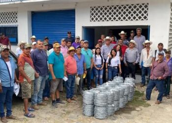 Productores de ganado de Tecpan de Galeana reciben apoyo del gobierno de Guerrero