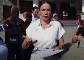 Liz Tapia dialoga con magisterio de Zihuatanejo para colaborar y resolver su problemática