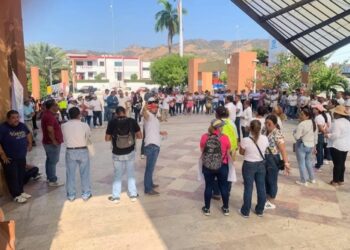 Maestros de Tecpan protestan en contra de la Ley del ISSSTE 2025