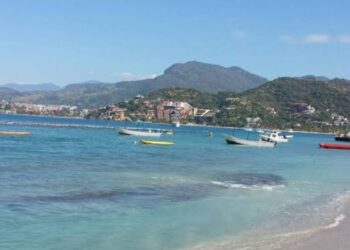 Exitoso puente los prestadores de servicios turísticos en Zihuatanejo