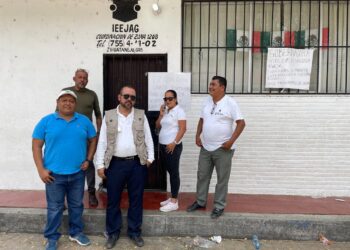 IEEJAG Zihuatanejo se declara en paro indefinido de labores