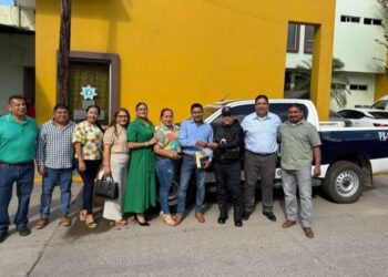 Gobierno de La Unión entrega patrulla y uniformes a Seguridad Pública y Protección Civil