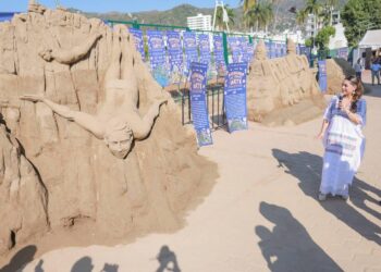 Recorre Evelyn Salgado la exposición Arenando Sol, Arena y Arte 2025