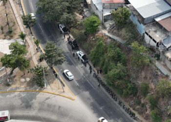 Libre el tránsito en la entrada de Acapulco; autoridades refuerzan seguridad para turistas y transporte