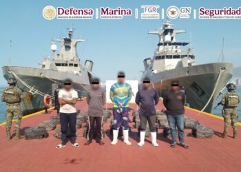 EN DOS OPERACIONES MARÍTIMAS SE ASEGURARON ALREDEDOR DE 4.2 TONELADAS DE PRESUNTA COCAÍNA EN AGUAS DE GUERRERO
