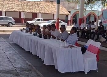 Gobierno de La Unión entrega juguetes a niños de kinder y primaria