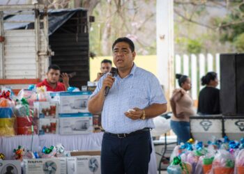 Gobierno Municipal de La Unión celebra a lo grande el Día del Maestro