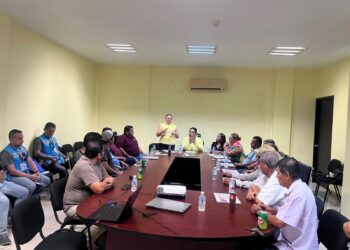 Entrega gobierno de La Unión constancias de registro a transportistas