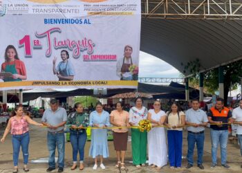 Celebran el 1er Tianguis del Emprendedor en La Unión