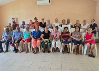 Entrega DIF Municipal apoyos a adultos mayores en La Unión