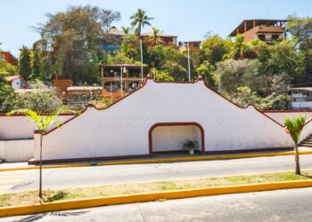 Vecinos de La Madera, piden que se abran ductos para evitar encharcamientos