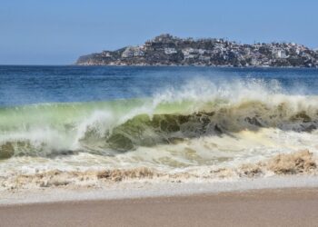 MAR DE FONDO SIGUE PRESENTE EN PLAYAS DE GUERRERO