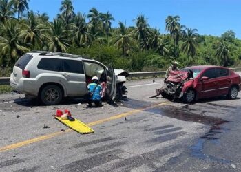Choque fatal en la autopista Siglo XXI deja un muerto y dos lesionados