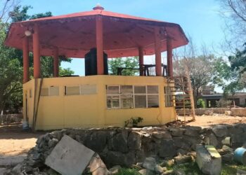 Avanza remodelación de la plaza principal en La Unión