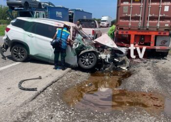 Muere conductor al impactarse contra un tráiler en La Unión