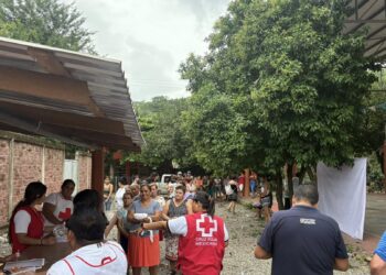 Cruz Roja Zihuatanejo distribuye 500 despensas a familias vulnerables de comunidades serranas