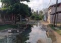 Vecinos de Tetitlán denuncian contaminación por aguas negras en calles