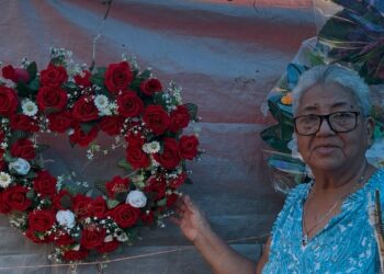 Se instala el Tianguis de las Flores por Día de Muertos en Zihuatanejo