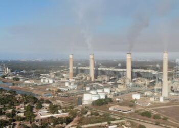 “Respiramos veneno”: habitantes de Petacalco sufren nueva nube tóxica de la CFE