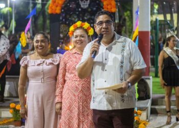 Conmemora gobierno de La Unión el Día de Muertos con demostración de altares y concurso de catrinas